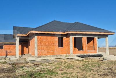 Casa la rosu, 4 camere, 145,31 mp utili, 715 mp teren, zona - 7