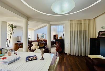 Casă individuală cu 8 camere cu Garaj în Roșu - 5