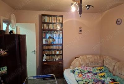 Vand!!! Ap 1 cam zona Garii - 1