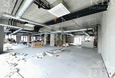 Spațiu comercial, de 376.39999389648 mp, în Semicentral - 1