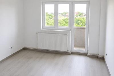 Apartament cu 3 camere semidecomandat în Nicolae Titulescu