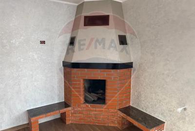 Casă cu 7 camere cu Teren 1550 Mp în Dărmănești - 3