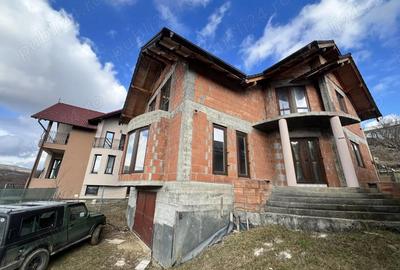 Casă cu 4 camere în Central - 8