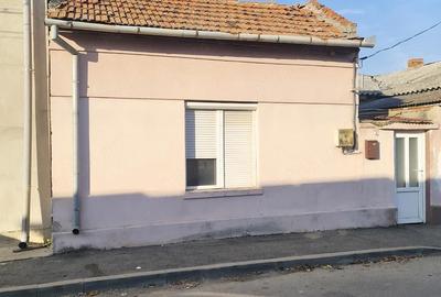 Casă cu Teren 65 Mp în Central - 1