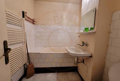 Apartament cu 3 camere semidecomandat, mobilat în Micro 16 - 7