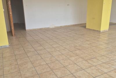 Spațiu comercial, de 93 mp, în Rovine - 2