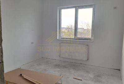 Casă cu 4 camere cu Canalizare în Central - 13
