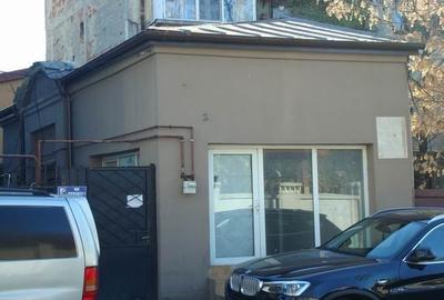 Casa 5 camere, spatiu comercial inclus, stradal, pretabila Rezidential, Cabinet