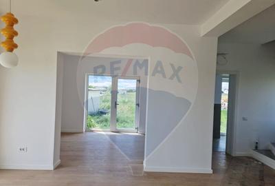 Casa / Vila - 132,5 mp , teren - 264 mp / zona Carcea - 25