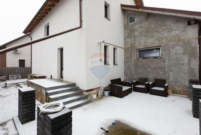 Casă / Vilă cu 4 camere de vânzare în Cartier - Gheraiesti - 17