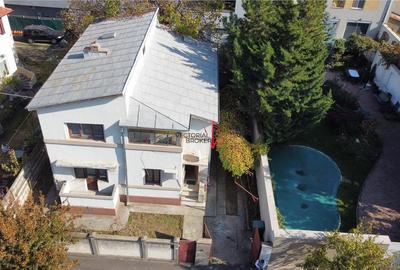 Casă individuală cu 7 camere cu Canalizare în Central - 2