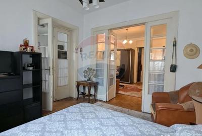 Casă cu 11 camere cu Teren 330 Mp în Iancului - 1