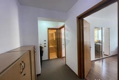 Apartament cu 4 camere decomandat în P-ța Victoriei - 15