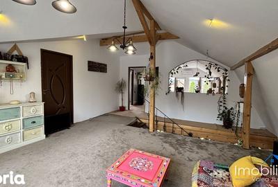 Casă cu 7 camere cu Teren 700 Mp în Petros - 10