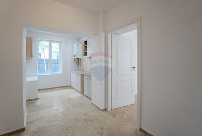 COMISION 0 | Birou modern si luminos la casa cu gradina privata - 3