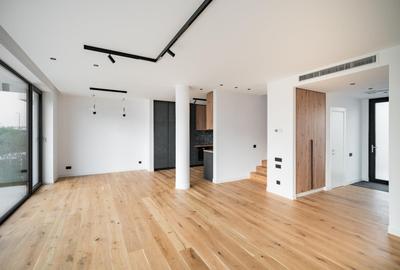 Casă cu 5 camere cu Canalizare în Tunari - 12