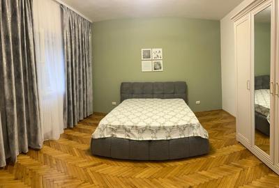 Apartament cu 3 camere semidecomandat în P-ța Romană
