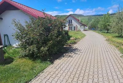 Casă cu Teren 2200 Mp în Central - 2