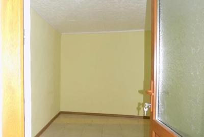 Casă cu 5 camere cu Teren 184 Mp în Central - 10