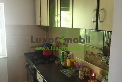 Apartament cu 2 camere decomandat în Nicolina
