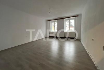 Apartament cu 3 camere semidecomandat în Orașul de Jos