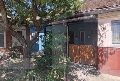 Apartament de vanzare, cu 2 camere, 55 mp, zona Sinaia - 3