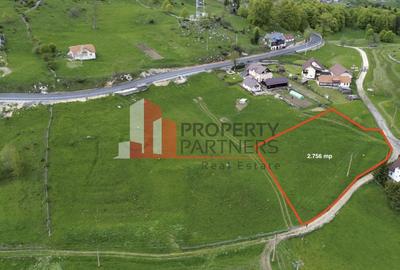 Teren Fundata cu vedere la muntii Bucegi - 3