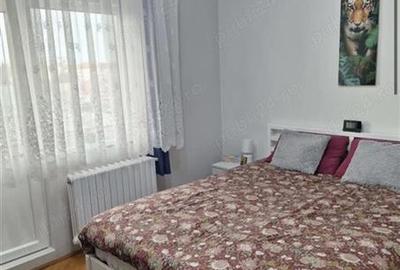 Apartament cu 3 camere decomandat, mobilat în Steaua
