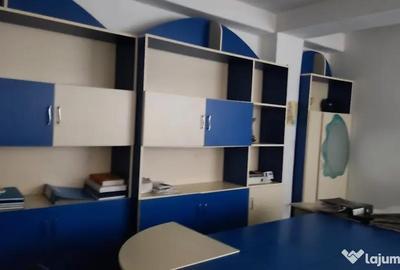 Spațiu comercial, de 120 mp, în Central - 4