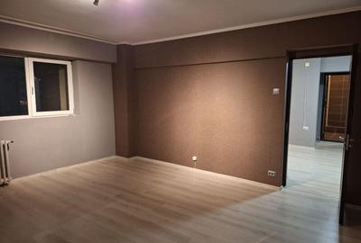 Apartament cu 2 camere decomandat, mobilat în P-ța Unirii