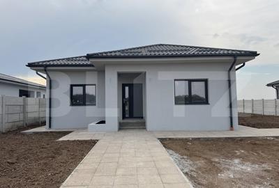 Casa parter, 127 mp utili, la cheie, 600 mp teren, Pielesti