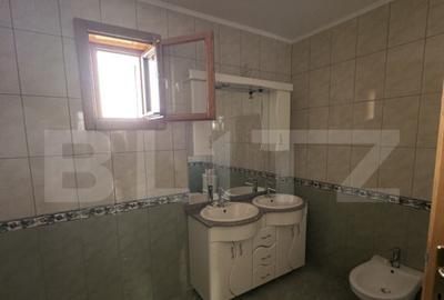 Casa spa?ioasa, 11 camere, 600 mp, teren 1450 mp, zona Li - 14