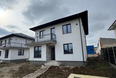 Casă cu 4 camere cu Teren 250 Mp în Est - 4