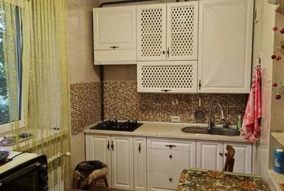 Apartament cu 2 camere semidecomandat în Triaj