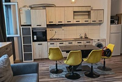 Garsonieră decomandată în Central