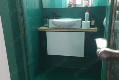 Spațiu comercial, de 170 mp, în Central - 4