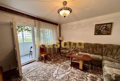 Apartament cu 4 camere decomandat în P-ța Victoriei