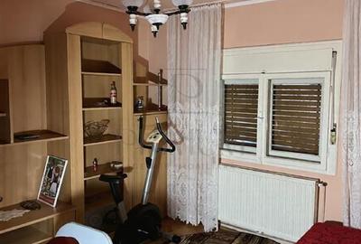 Apartament cu 3 camere decomandat, mobilat în Girocului