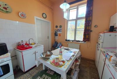 Apartament spatios cu 2 camere si centrala proprie Apartament spatios cu 2 camere si centrala proprie - 3