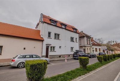 Locuinta cu caracter,doua niveluri,4 camere,terasa,garaj,curte,Centru Istoric Br - 2