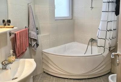 Apartament cu 3 camere decomandat în Podgoria