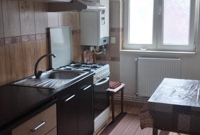 Apartament 3 camere - Km.4 - Billa - 80.000 euro (Cod E5) - 5