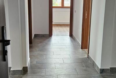 Apartament cu 3 camere decomandat în Sisești