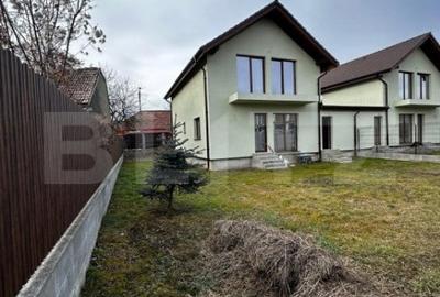 Casă cu 4 camere cu Garaj în Gilău