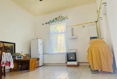 Apartament la curte comuna cu doua intrari - 13