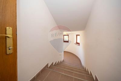 Casă individuală cu 8 camere cu Canalizare în Moieciu - 43