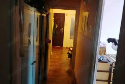 Apartament cu 3 camere decomandat în Broșteni - 2