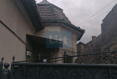 Casă cu 3 camere cu Canalizare în Central - 2