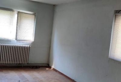 Casă cu 6 camere cu Teren 394 Mp în Micro 4 - 3