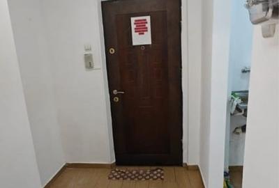 Garsoniera nemobilata, etaj 1, la 5 min de metrou Universitate - 6